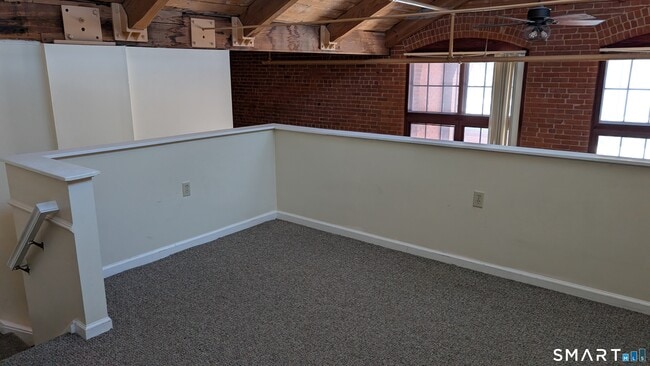 Building Photo - 839 Main St