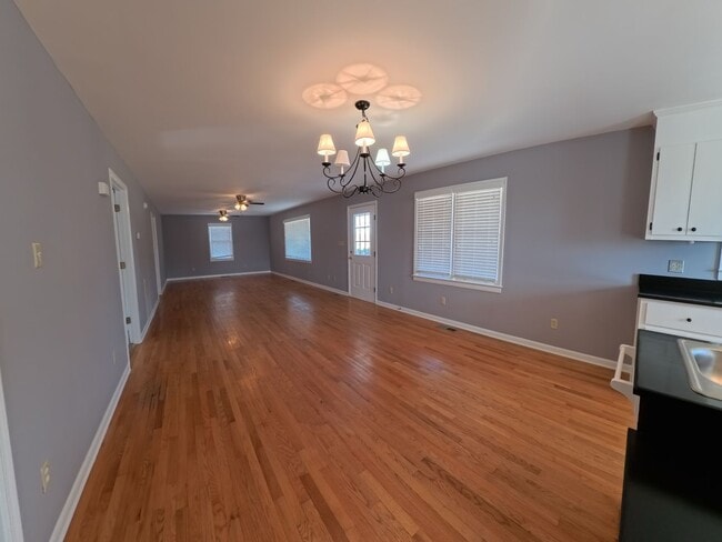 Building Photo - Lovely Home All on one Level