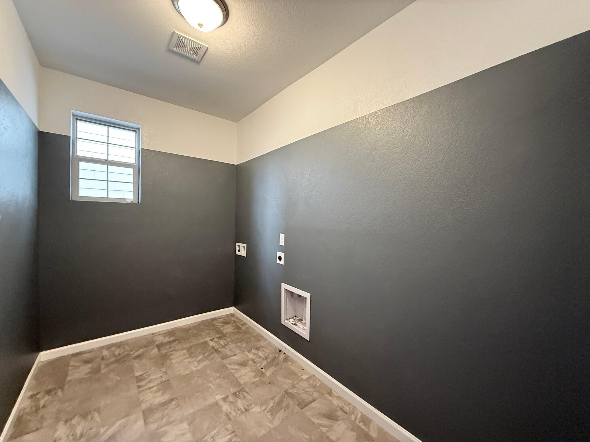 Large Laundry Room - 26987 E Maple Ave