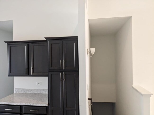 Building Photo - 2 Solara Ct