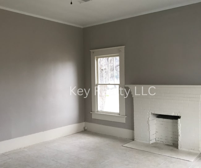 Building Photo - 2402 Lee St