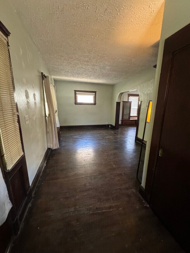 Building Photo - 3334 W 99th St