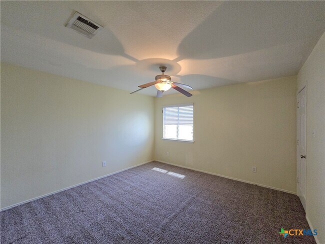 Building Photo - 5000 Willamette Ln