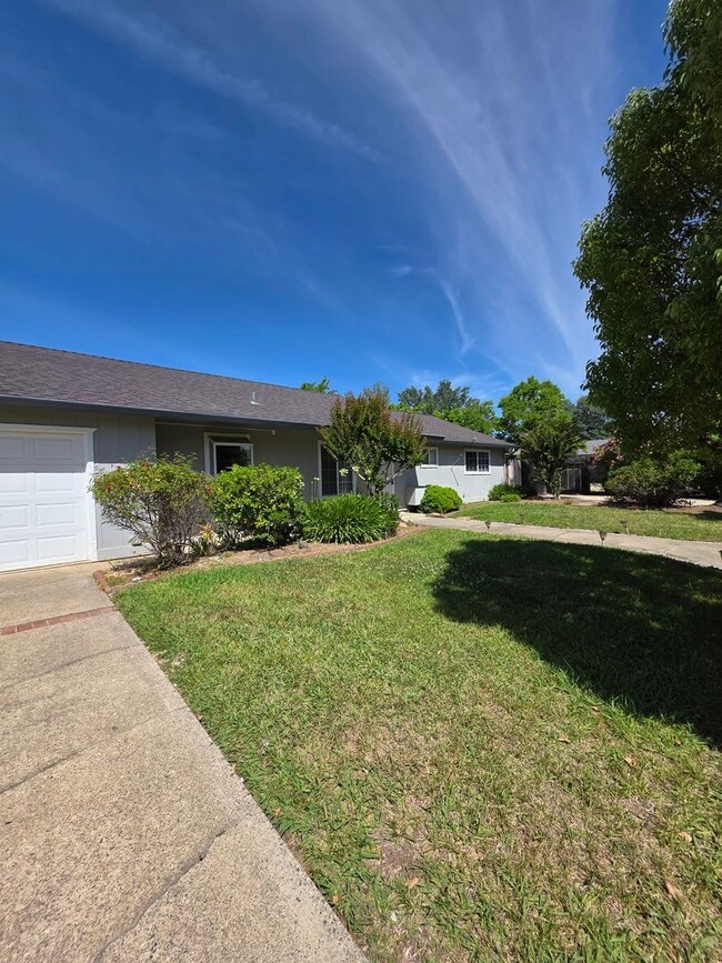 Building Photo - **$500 OFF FIRST MO RENT**4BR/3BA with PRIVATE IN-LAW SUITE / SECOND LIVING SET-UP