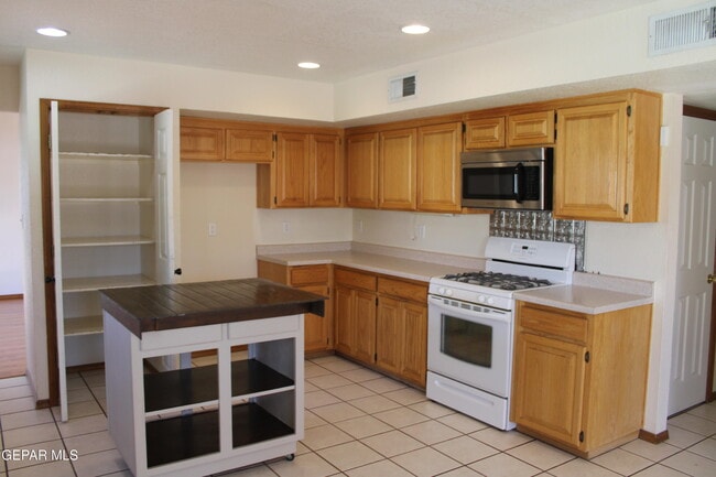 Building Photo - 4113 Loma Rosada Dr