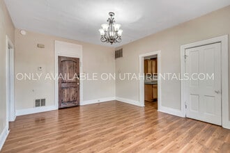 Building Photo - 1040 E 200 S