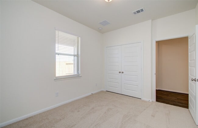 Building Photo - 8414 Beacon Bay Cir