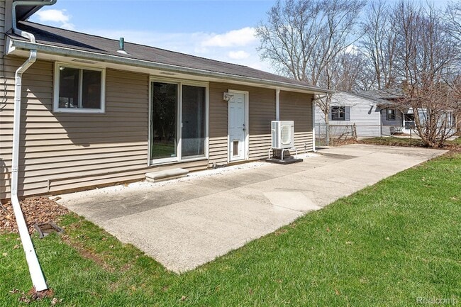 Building Photo - 25690 Glamorgan Dr