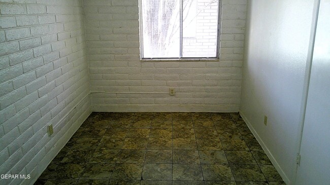 Building Photo - 3022 E Glen Dr