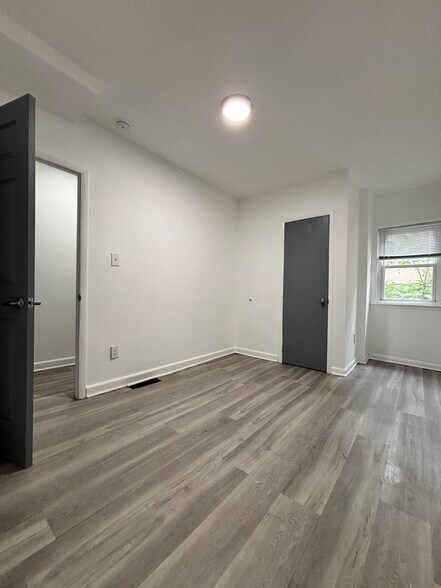 Building Photo - 894 N 42nd St