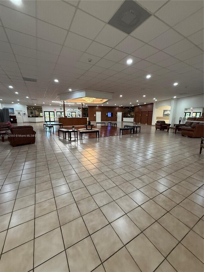 Building Photo - 16500 Golf Club Rd