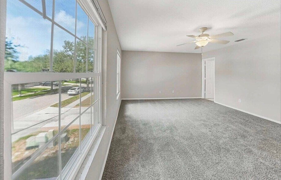 Building Photo - 13933 Jacobson Dr