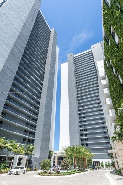 Building Photo - 16385 Biscayne Blvd
