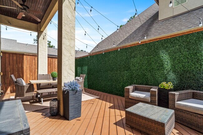 Building Photo - 622 Pink Azalea Trail