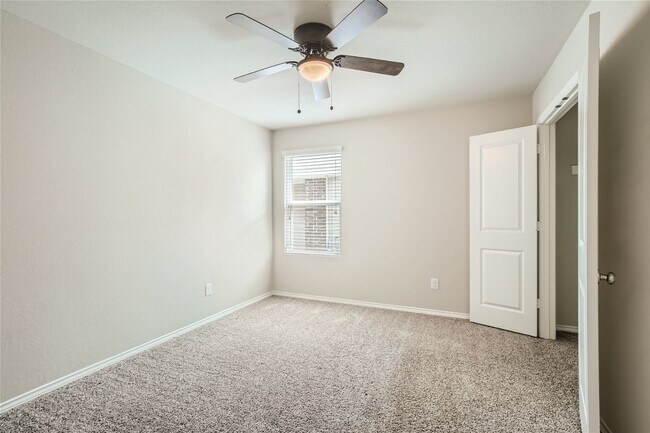Building Photo - Stunning home available NOW !! Less than 8 miles Randolph Brook AFB