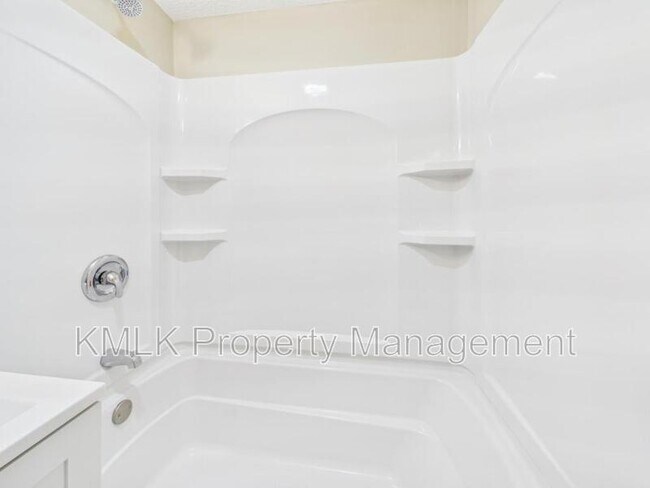 Building Photo - 9042 Maple Grove Rd