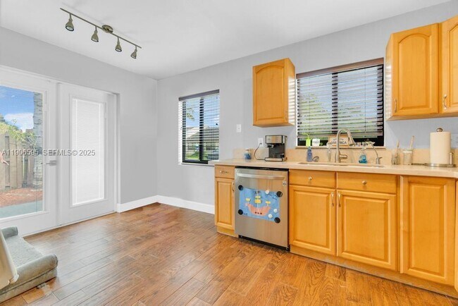 Building Photo - 1499 Yellowthroat St