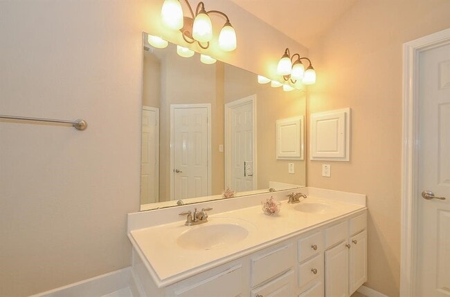 Building Photo - 24643 Hampton Lakes Dr