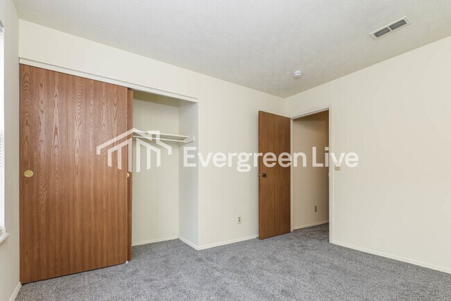 Building Photo - 8688 Deer Hollow Dr