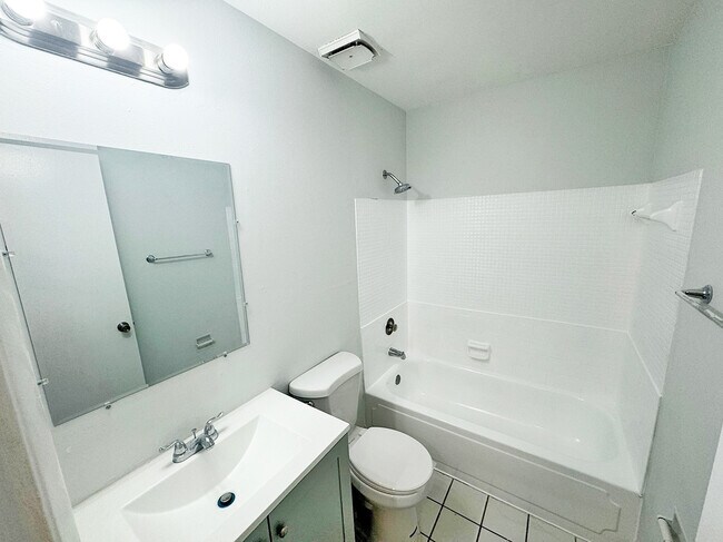 Building Photo - 4543 Treehouse Ln