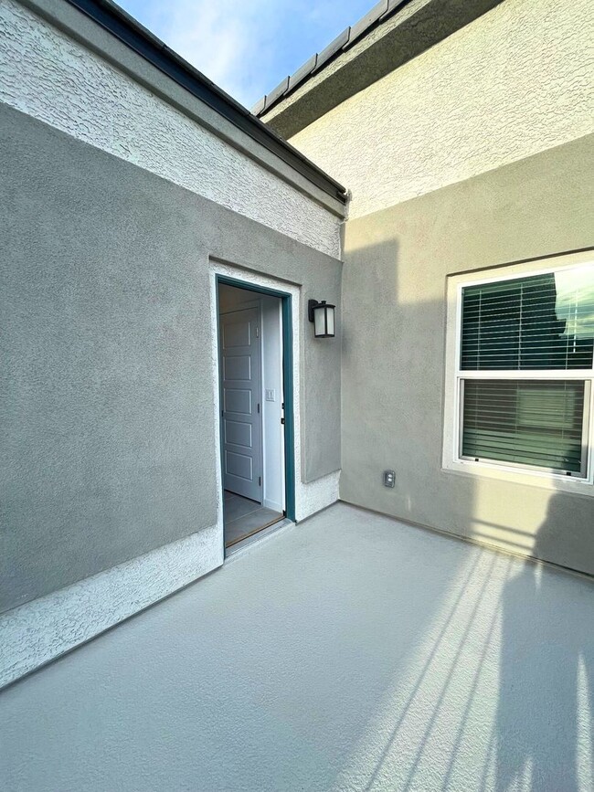 Building Photo - Now Leasing – Brand-New Townhome in Herita...