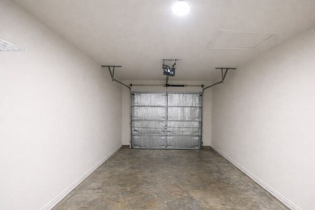 Building Photo - 6212 Temora Loop