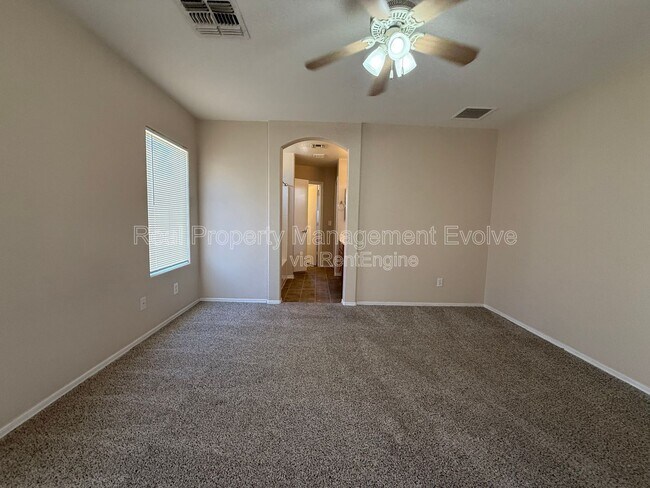 Building Photo - 3454 E Juanita Ave