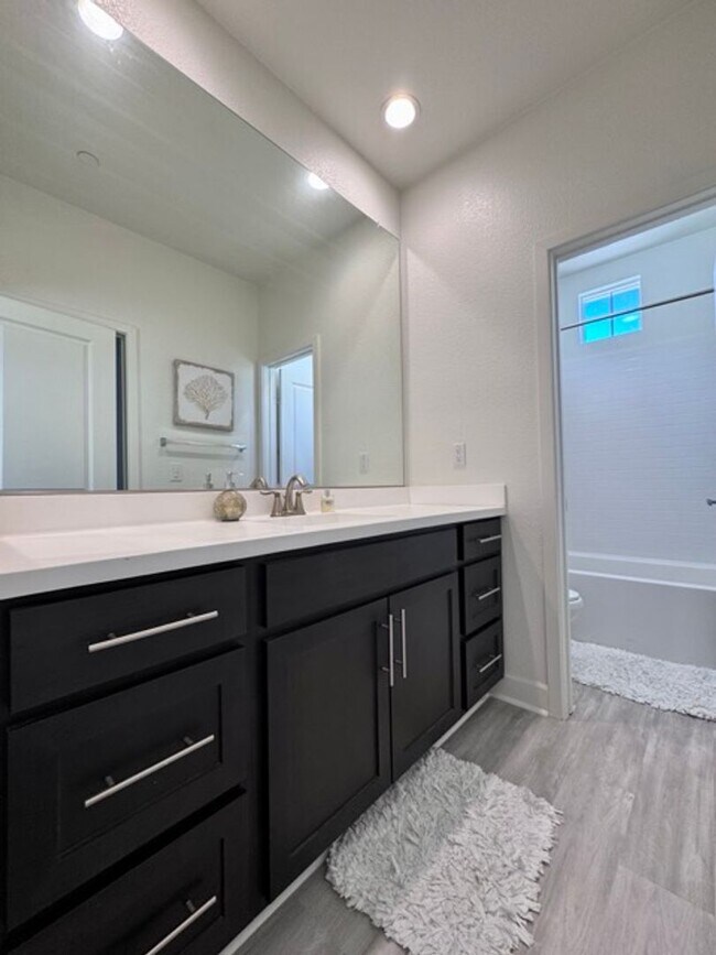 Building Photo - Elegant 4 Bedroom, 4.5 Bathroom Home with ...