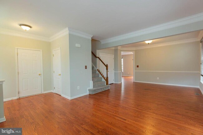 Building Photo - 305 Lewisburg Ln