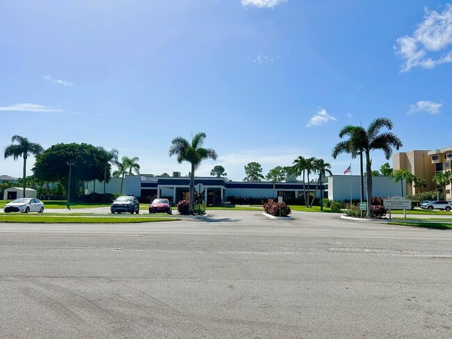 Building Photo - 4725 Lucerne Lakes Blvd E