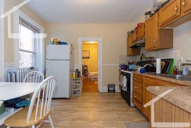 Building Photo - Very spacious 3 bed in Brookline...