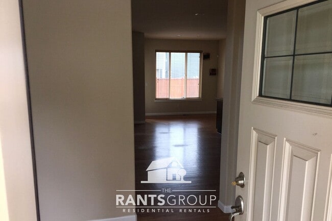 Building Photo - Spacious 4-Bedroom Craftsman Home in Lacey!