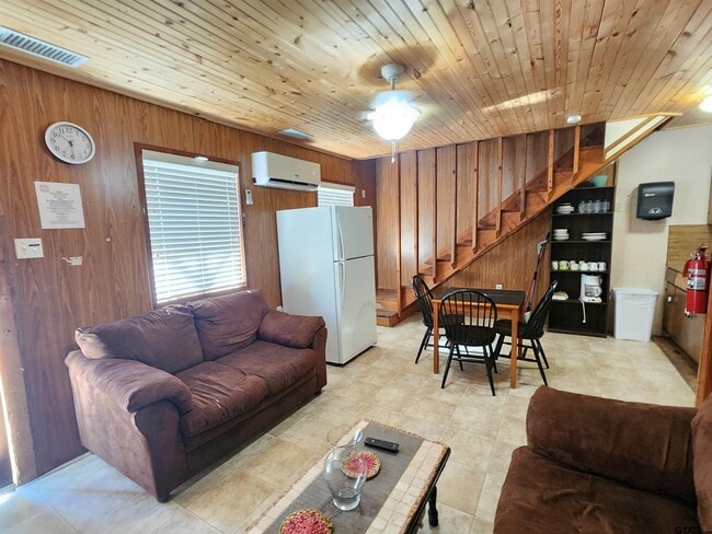 Building Photo - 845B CR 1987