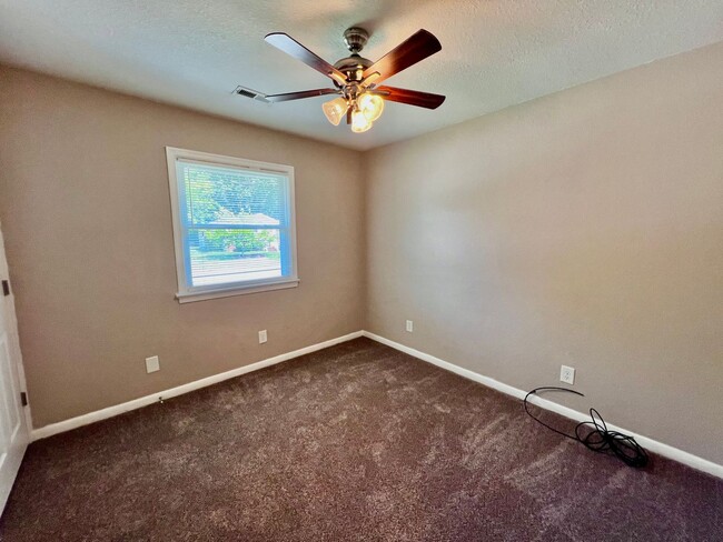 Building Photo - Gorgeous fully renovated 4 bedroom home in...