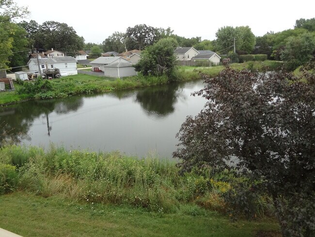 Building Photo - 1127 N Red Oak Cir