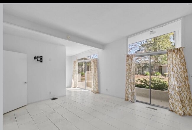 Building Photo - 104 Rosetta Cir