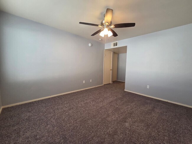 Building Photo - 2 Bed / 2 Bath Condo Rental with In-Unit Laundry & Community Pool