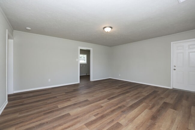 Building Photo - 9026 Lake Forest Blvd