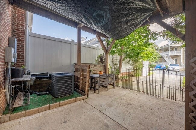 Building Photo - Stylish 3-bedroom townhome in Vermillion in Hustersville