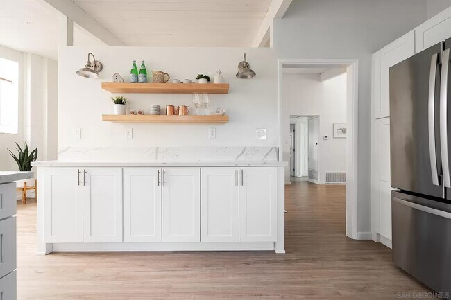 Building Photo - 5582 Baja Dr
