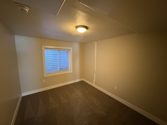 Building Photo - 75 Mountain Valley Ct