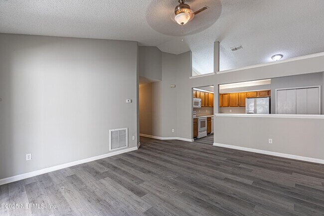 Building Photo - 1836 Manitoba Ct N