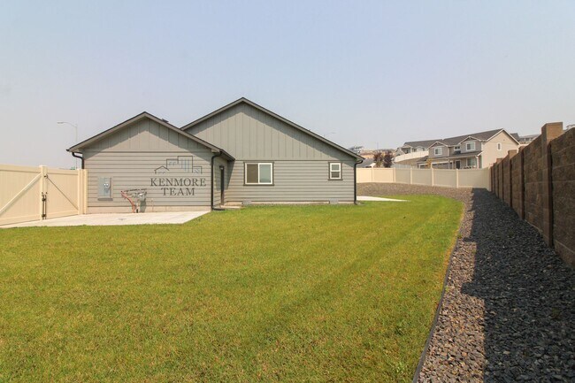 Building Photo - 3 Bedroom, 2 Bath Home in Kennewick
