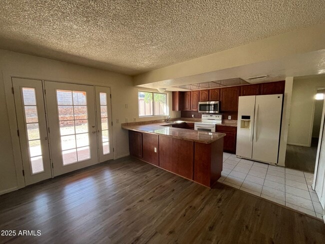 Building Photo - 1300 E Buckhorn Dr