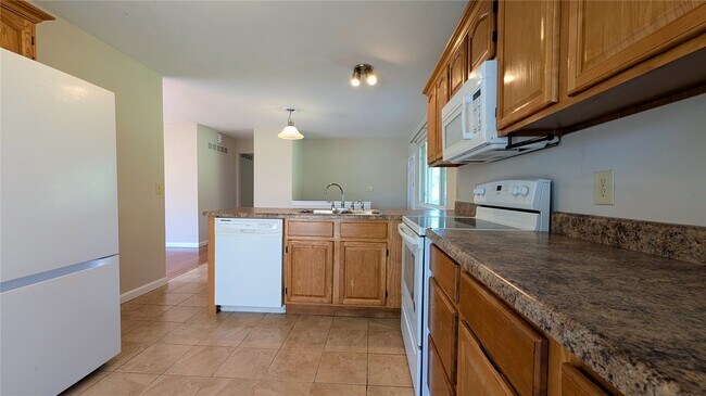 Building Photo - 3356 Clemens Dr