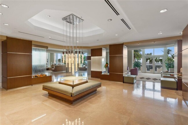 Lobby - 4775 Collins Ave