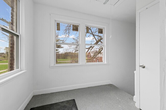 Building Photo - 13496 Hazelridge St