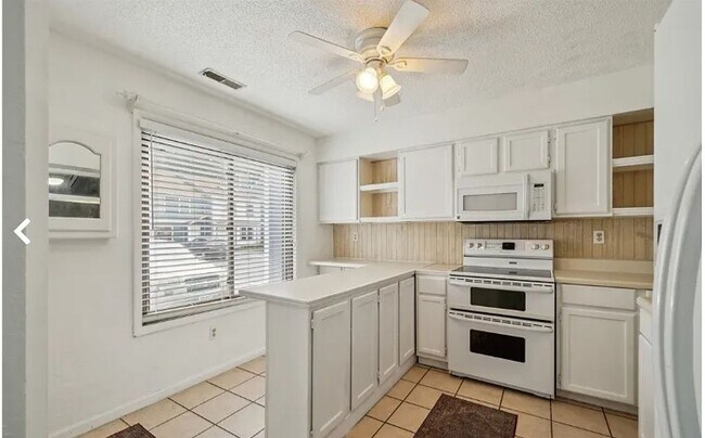 Building Photo - Beautiful Unit overlooking the Little Cree...