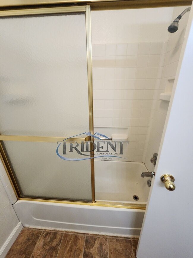 Building Photo - 3 bedroom, 2 ½ bath SOLAR home