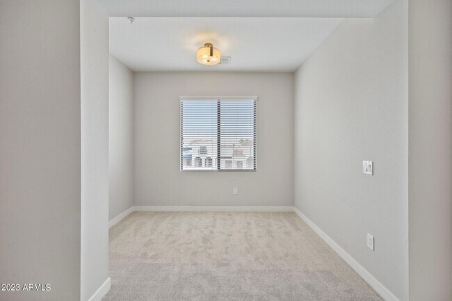 Building Photo - 2511 W Queen Creek Rd